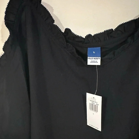 Old navy blouse NWT - Picture 2 of 4